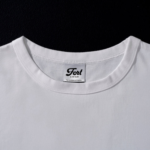 バインダーネック Tシャツの写真